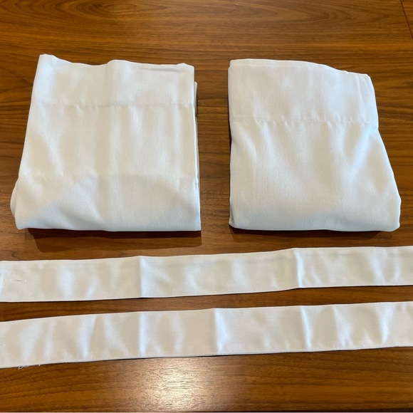 Pottery Barn Outdoor Grommet Ridea, 50 x 96 inches/ 127 x 243 cm. Never used. - Picture 3 of 10